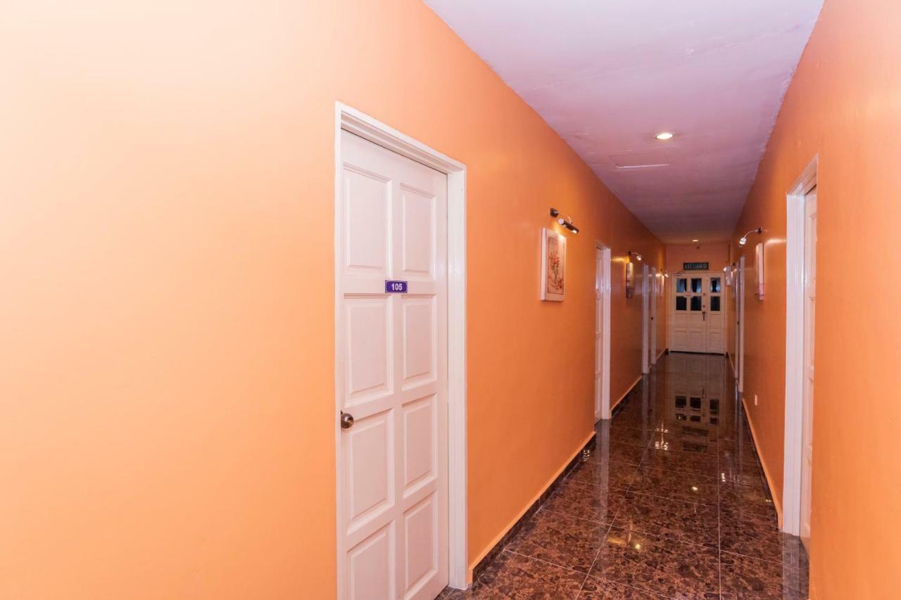 Oyo 1228 R & R Motel Johor Bahru Ngoại thất bức ảnh